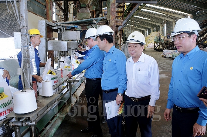 Tổng Liên đoàn Lao động chúc Tết công nhân lao động ngày đầu năm tong lien doan lao dong va cong doan cong doan cong thuong viet nam chuc tet cong nhan lao dong ngay dau nam