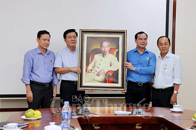 Tổng Liên đoàn Lao động chúc Tết công nhân lao động ngày đầu năm tong lien doan lao dong va cong doan cong doan cong thuong viet nam chuc tet cong nhan lao dong ngay dau nam