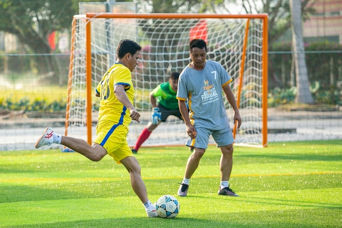 bia tiger tai tro 12 ty dong xay ba san bong cong dong tai long an hue va nam dinh