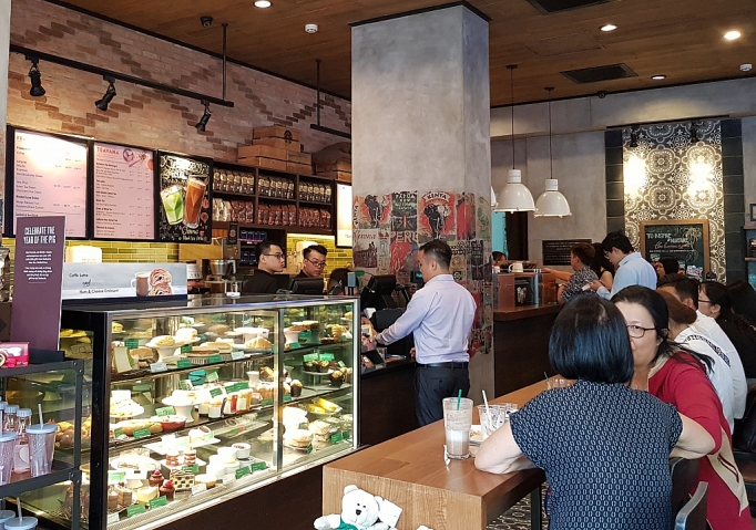 starbucks tien toi loai bo ong hut nhua tren toan chuoi cua hang tai viet nam