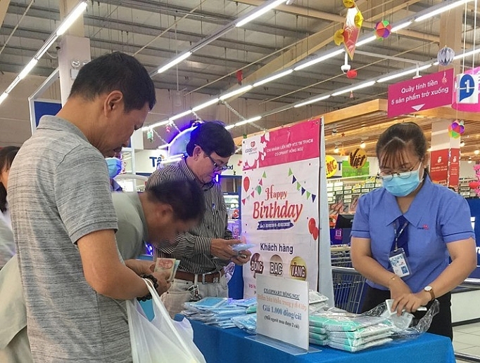 hon 3 trieu khau trang duoc ban ra thi truong cua saigon coop khong tang gia