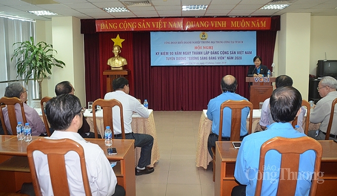 Công đoàn Khối doanh nghiệp thương mại Trung ương tại TP. Hồ Chí Minh tuyên dương "Gương sáng đảng viên" cong doan khoi doanh nghiep thuong mai trung uong tai tp ho chi minh tuyen duong guong sang dang vien