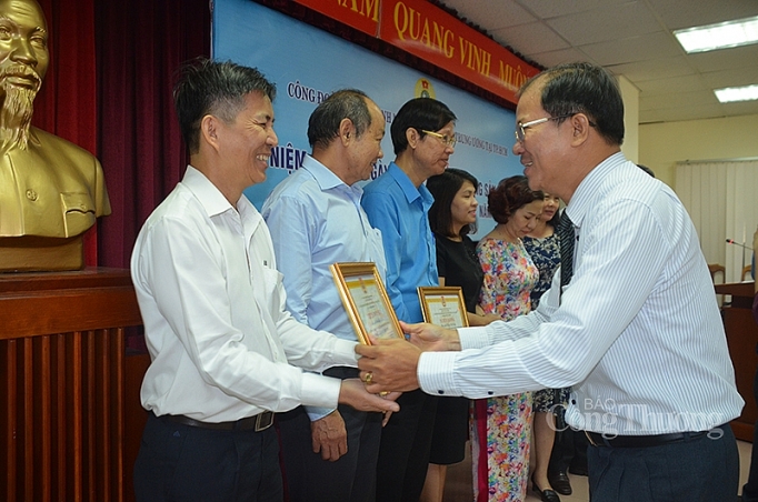 Công đoàn Khối doanh nghiệp thương mại Trung ương tại TP. Hồ Chí Minh tuyên dương "Gương sáng đảng viên" cong doan khoi doanh nghiep thuong mai trung uong tai tp ho chi minh tuyen duong guong sang dang vien