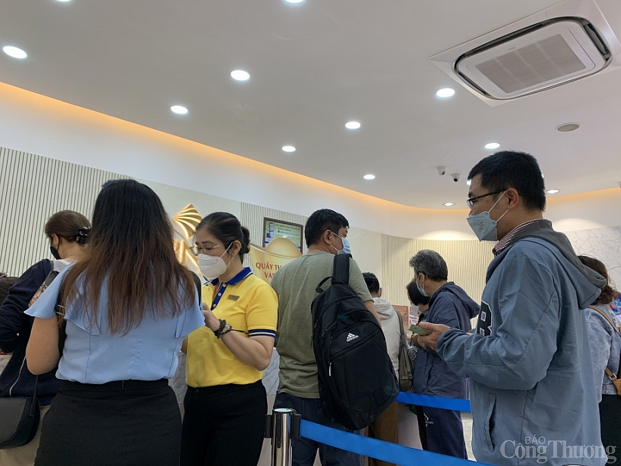 TP. Hồ Chí Minh: Phố cá lóc, cửa hàng vàng nhộn nhịp ngày vía Thần Tài