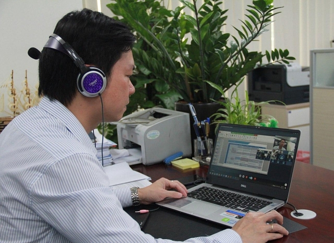 lam viec online tai nha xu huong an toan mua dich