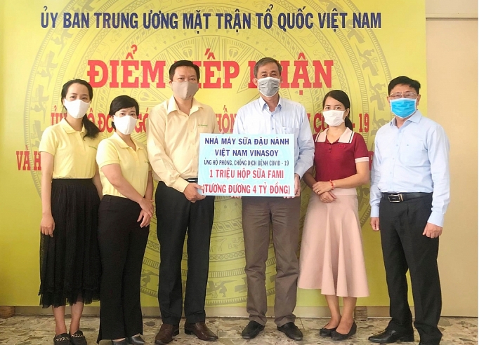 vinasoy tang 1 trieu hop sua dau nanh cho doi ngu y te va nguoi dang cach ly