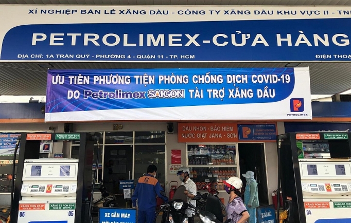 Petrolimex Sài Gòn trao tặng 30.000 lít xăng hỗ trợ chống dịch COVID-19 petrolimex sai gon trao tang 30000 lit xang ho tro chong dich covid 19