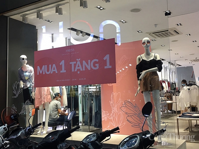 kinh doanh thoi trang xoay so tim khach hang