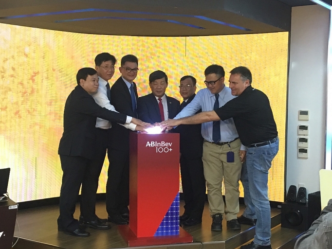 Đưa vào vận hành hệ thống năng lượng mặt trời tại Nhà máy bia AB InBev VSIP II-A dua vao van hanh he thong nang luong mat troi tai nha may bia ab inbev vsip ii a