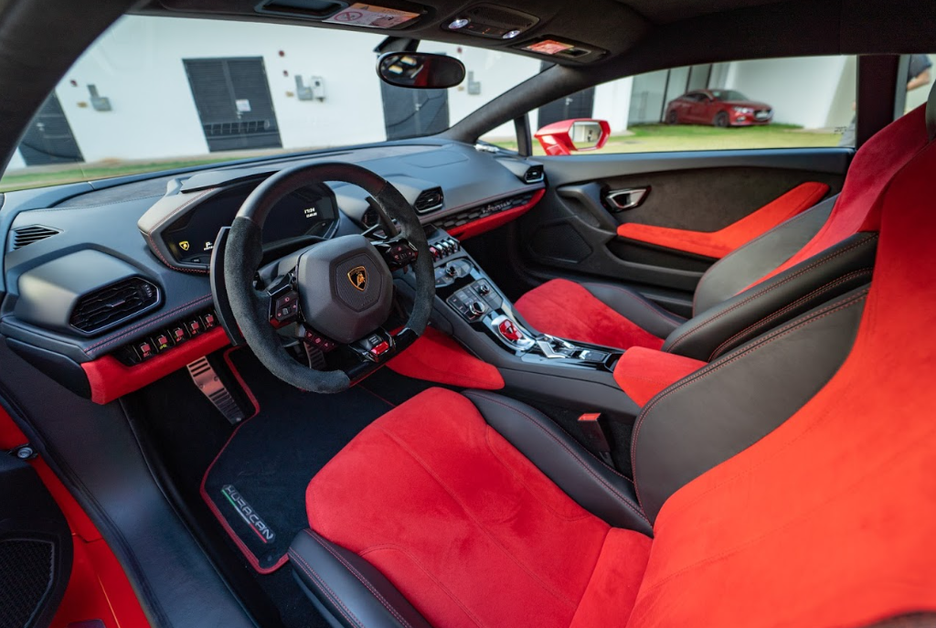 Siêu xe Lamborghini Huracan và Urus đã có mặt tại TP. Hồ Chí Minh sieu xe lamborghini huracan va urus da co mat tai tp ho chi minh