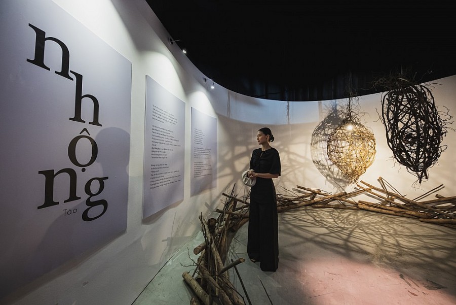 Triển lãm thơ “Còn hôm nay, ta còn mãi mãi” Triển lãm thơ “Còn hôm nay, ta còn mãi mãi”