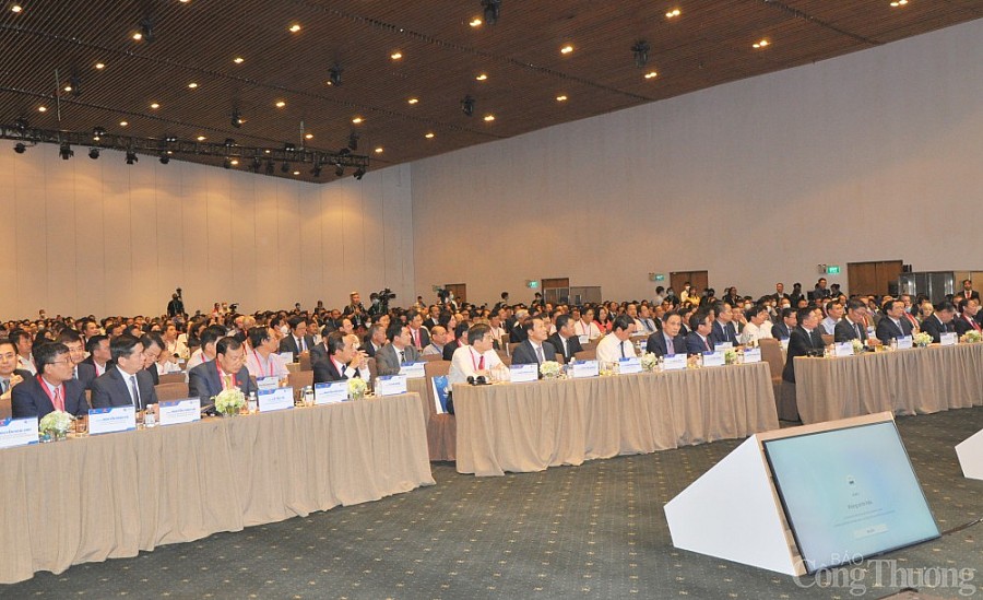 Thủ tướng Phạm Minh Chính tham dự Diễn đàn Kinh tế Việt Nam lần thứ 4 Thủ tướng Phạm Minh Chính tham dự Diễn đàn Kinh tế Việt Nam lần thứ 4