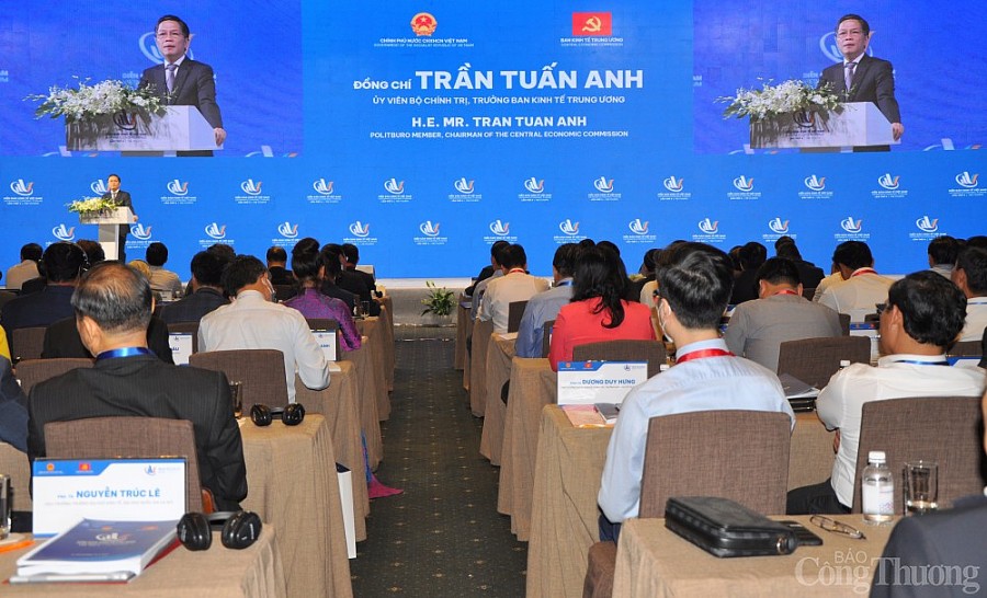 Thủ tướng Phạm Minh Chính tham dự Diễn đàn Kinh tế Việt Nam lần thứ 4 Thủ tướng Phạm Minh Chính tham dự Diễn đàn Kinh tế Việt Nam lần thứ 4