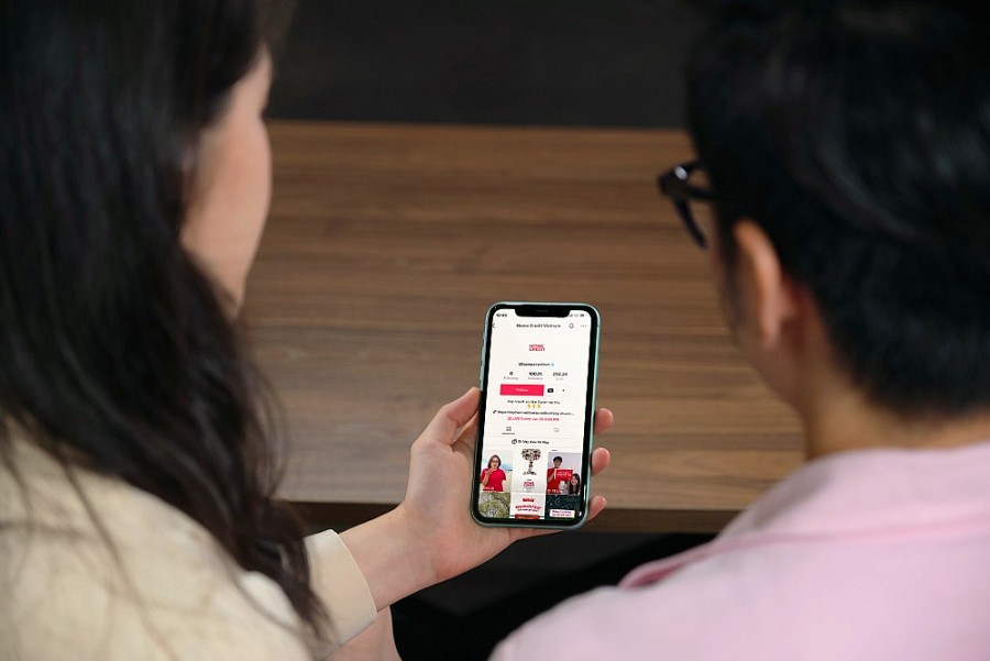 Ông lớn Home Credit “lấn sân” sang nền tảng TikTok Ông lớn Home Credit “lấn sân” sang nền tảng TikTok