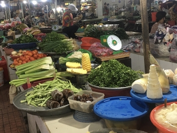 Giá nông sản ngày 16/07: Rau củ tăng do nắng nóng