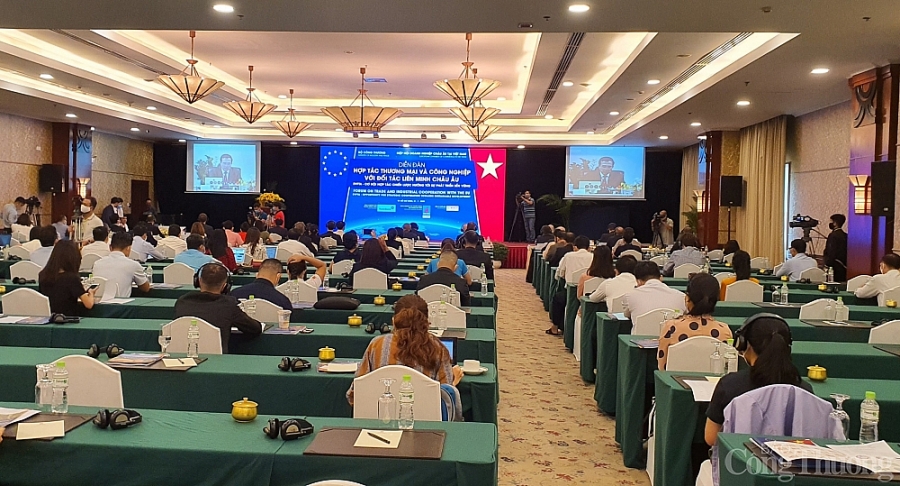 4556 doanh nghiep quan tam tham du