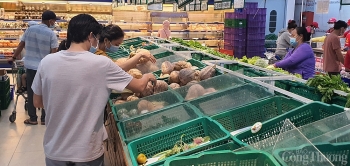 Sức mua tăng vọt, nhiều siêu thị “cháy hàng” cục bộ