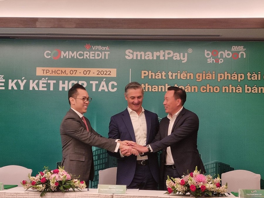 Hợp tác 3 bên “tiếp sức” vốn cho hàng chục ngàn tiểu thương, nhà bán hàng Hợp tác 3 bên “tiếp sức” vốn cho hàng chục ngàn tiểu thương, nhà bán hàng