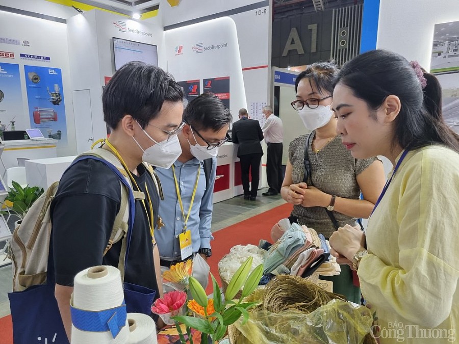SaigonTex & SaigonFabric 2022 thu hút hàng ngàn lượt khách tham quan trong ngày khai mạc