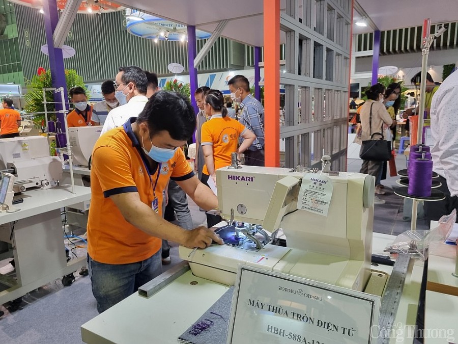 SaigonTex & SaigonFabric 2022 thu hút hàng ngàn lượt khách tham quan trong ngày khai mạc