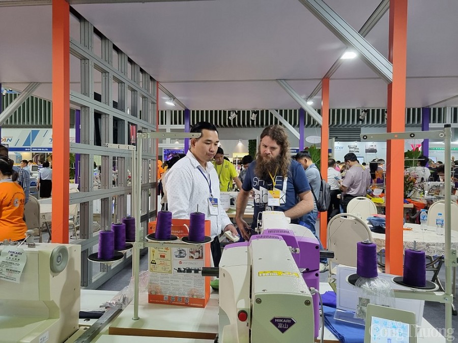 SaigonTex & SaigonFabric 2022 thu hút hàng ngàn lượt khách tham quan trong ngày khai mạc