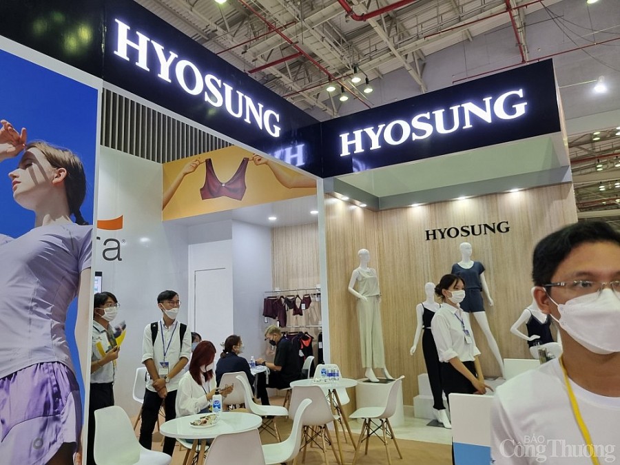 SaigonTex & SaigonFabric 2022 thu hút hàng ngàn lượt khách tham quan trong ngày khai mạc