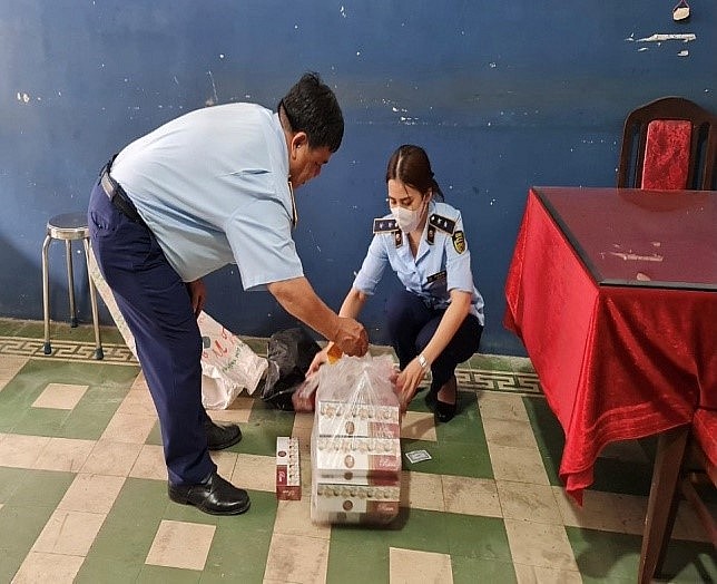 Liên tiếp bắt giữ thuốc lá lậu qua biên giới Tây Nam Liên tiếp bắt giữ thuốc lá lậu qua biên giới Tây Nam