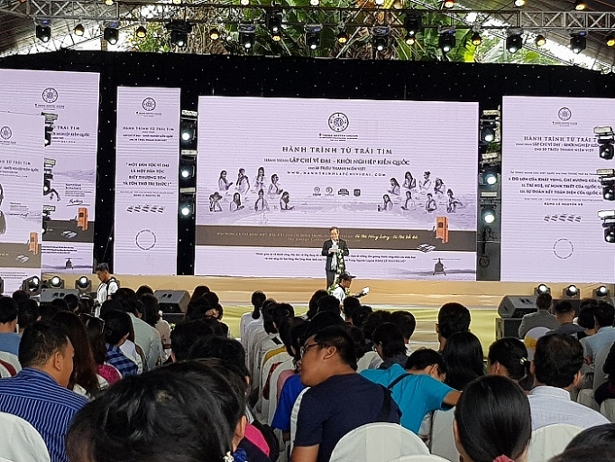 hanh trinh tu trai tim trao tang 5000 cuon sach khoi nghiep cho thanh nien tai tp ho chi minh