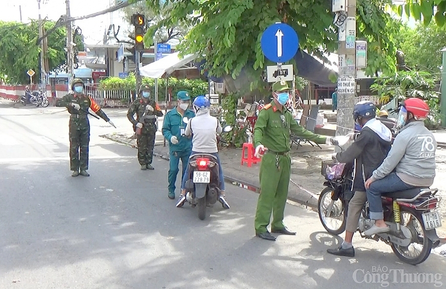 Chùm ảnh TP. Hồ Chí Minh ngày đầu thực hiện “Ai ở đâu ở yên đó” Chùm ảnh TP. Hồ Chí Minh ngày đầu thực hiện “Ai ở đâu ở yên đó”