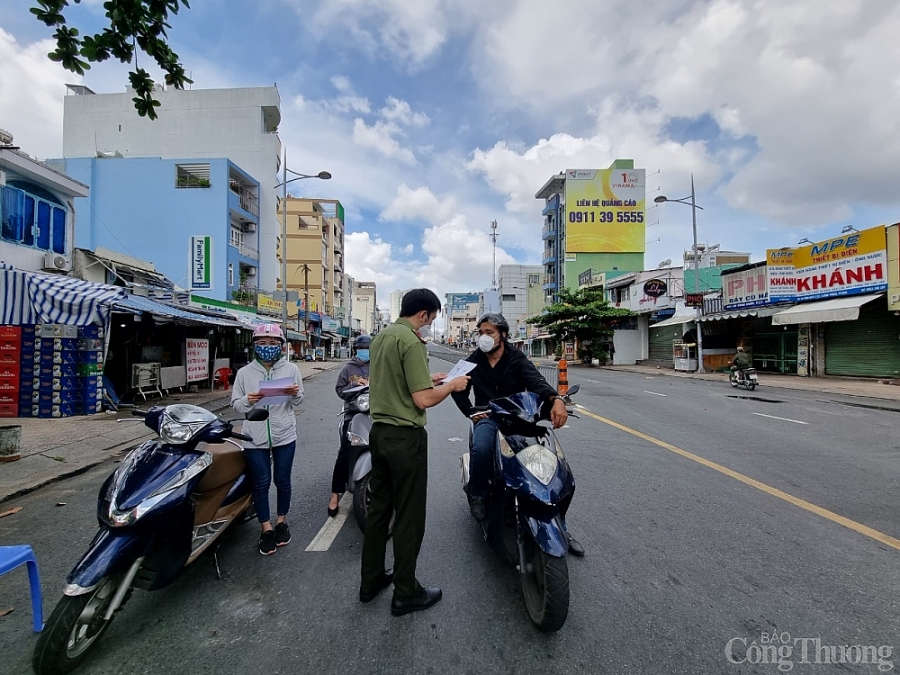Chùm ảnh TP. Hồ Chí Minh ngày đầu thực hiện “Ai ở đâu ở yên đó” Chùm ảnh TP. Hồ Chí Minh ngày đầu thực hiện “Ai ở đâu ở yên đó”