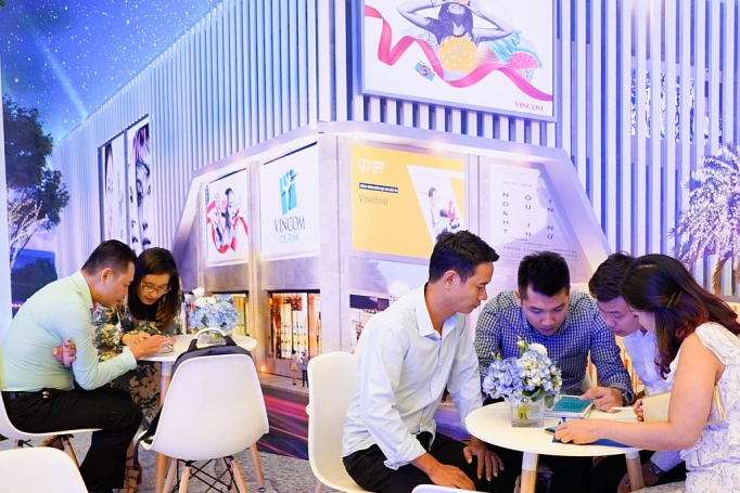 vincom mega mall lan song moi cua thi truong ban le viet