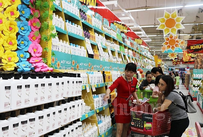 tp ho chi minh kenh ban le dong loat giam gia mung ngay 2010