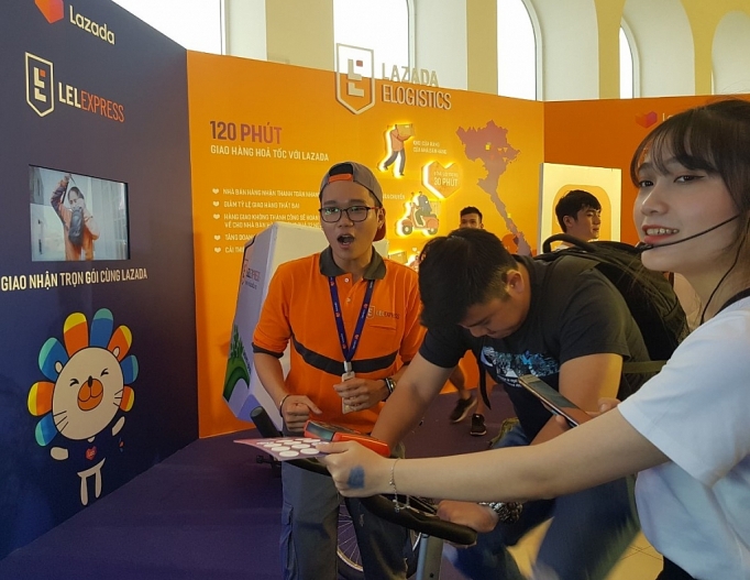 Lazada hợp tác đẩy mạnh thanh toán không dùng tiền mặt lazada hop tac day manh thanh toan khong dung tien mat