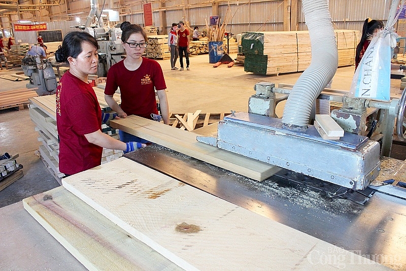 2904-xuat-khau-chay-nuoc-rut