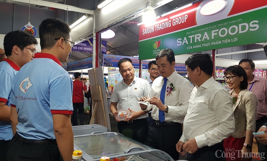 Người Sài Gòn “háo hức” mua hàng giảm giá tại Hội chợ khuyến mại 2020 nguoi-sai-gon-hao-huc-mua-hang-giam-gia-tai-hoi-cho-khuyen-mai-2020