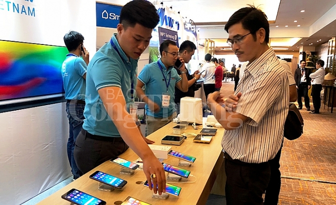 Thị trường smartphone - Thương hiệu Việt tìm chỗ đứng ở thị trường ngách thi truong smartphone thuong hieu viet tim cho dung o thi truong ngach