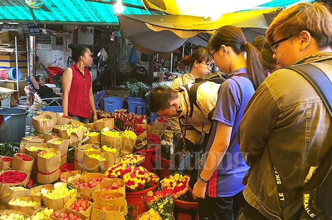 TP. Hồ Chí Minh: Sôi động thị trường hoa, quà tặng ngày 20/11 tp ho chi minh soi dong thi truong hoa qua tang ngay 2011