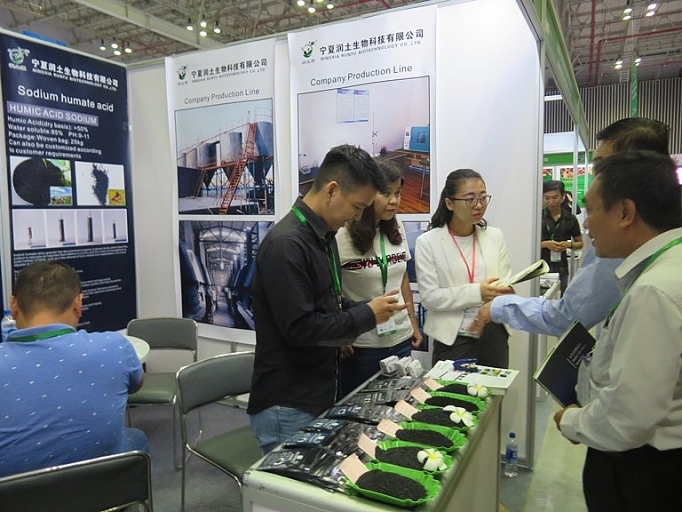 hon 100 doanh nghiep nganh hoa chat son phu tham du vinachem expo 2019