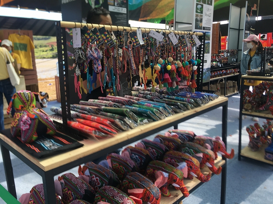 Khai mạc Lễ hội Văn hóa thổ cẩm Việt Nam lần thứ II tại Đắk Nông Khai mạc Lễ hội Văn hóa thổ cẩm Việt Nam lần thứ II tại Đắk Nông