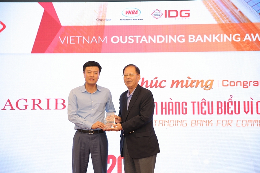 undefined 0859-ngan-hang-viet-nam-tieu-bieu