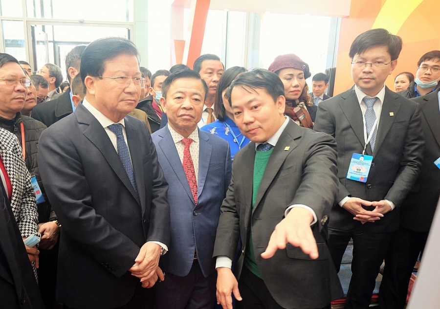 undefined 4237-ong-nguyyn-anh-yyc-tyng-giam-yyc-saigon-coop-giyi-thiyu-vyi-pho-thy-tyyng-trynh-yinh-dyng-va-cac-lanh-yyo-lm-htx-cac-thyi-ky-vy-cac-mo-hinh-hoyt-yyng-cya-saigon-coop