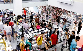 Chuỗi siêu thị mỹ phẩm giảm giá đến 80%, hỗ trợ người tiêu dùng sắm Tết