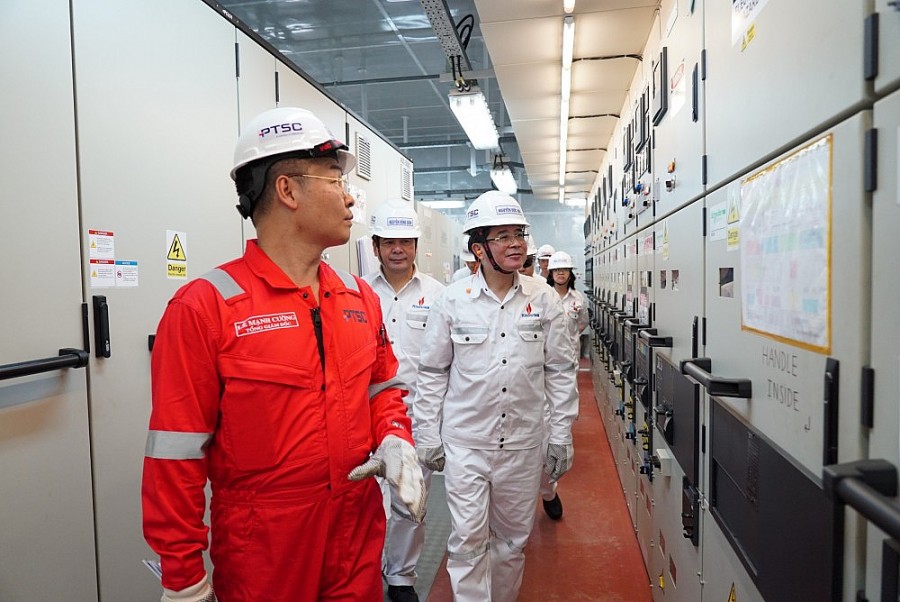 Bộ trưởng Nguyễn Hồng Diên cùng đoàn công tác Quốc hội thăm mỏ Thăng Long - Đông Đô