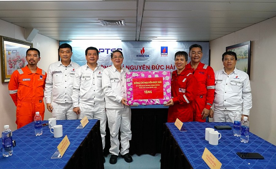 Bộ trưởng Nguyễn Hồng Diên cùng đoàn công tác Quốc hội thăm mỏ Thăng Long - Đông Đô