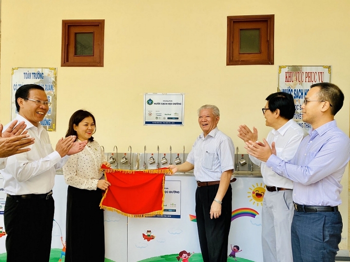 Gần 30 ngàn giáo viên, học sinh tại Bến Tre được tiếp cận nguồn nước sạch gan 30 ngan giao vien hoc sinh tai ben tre duoc tiep can nguon nuoc sach