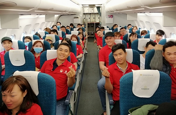 Chương trình “Về Nhà Ăn Tết” đưa 2000 người lao động xuất sắc khởi hành chuong trinh ve nha an te t dua 2000 nguoi lao dong xuat sac khoi hanh