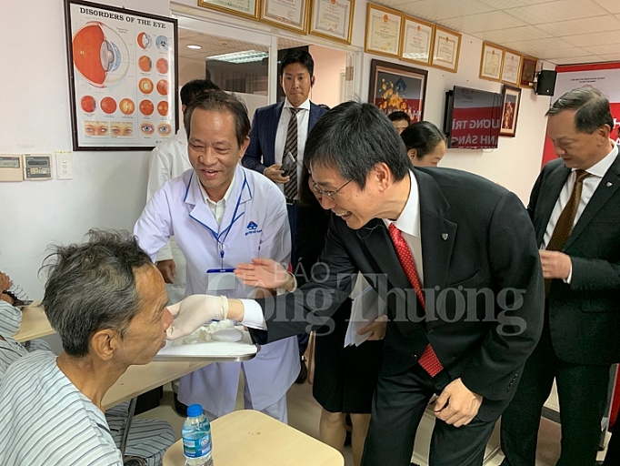 Dai-ichi Việt Nam tài trợ phẫu thuật mắt cho hơn 100 bệnh nhân nghèo dai ichi viet nam tai tro phau thuat mat cho hon 100 benh nhan ngheo