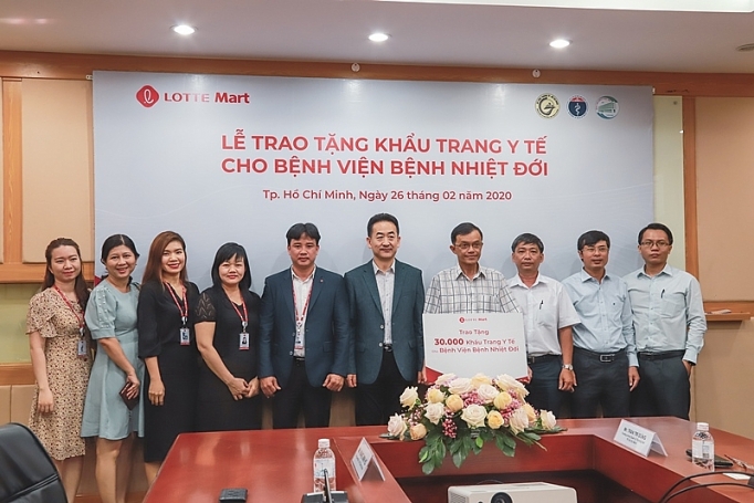 LOTTE Mart trao tặng khẩu trang y tế cho Bệnh viện Bệnh nhiệt đới lotte mart trao tang khau trang y te cho benh vien benh nhiet doi
