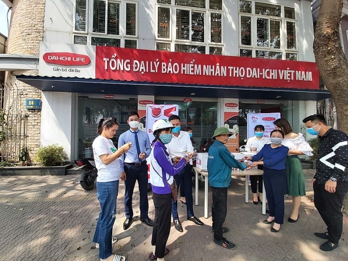 dai ichi life viet nam tang khau trang va dung dich sat khuan cho nguoi dan