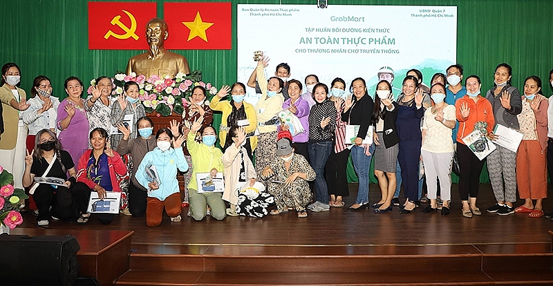 Grab Việt Nam tập huấn an toàn thực phẩm và chuyển đổi số cho tiểu thương Grab Việt Nam tập huấn an toàn thực phẩm và chuyển đổi số cho tiểu thương